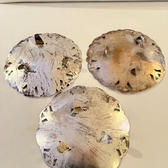 VINTAGE SILVERPLATE FOOTED NUT / CANDY DISHES SET OF 3 PIERCED FLORAL DESIGN - Picture 3 of 6